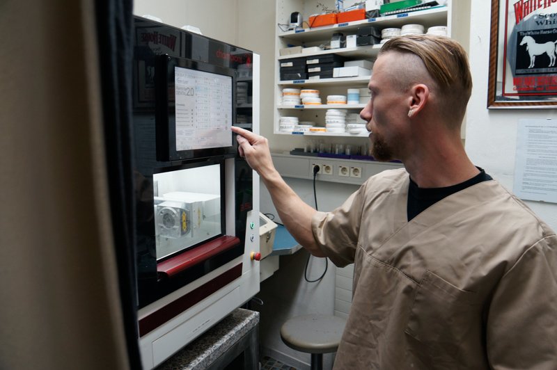 CAD CAM Fräse für Zirkon und Titan - Zahnkronen Rohlinge