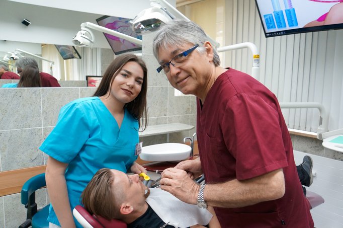 Zahnarzt Dr. Bernhard Junk München Titelbild Zahnarzt Dr. Bernhard Junk München Titelbild