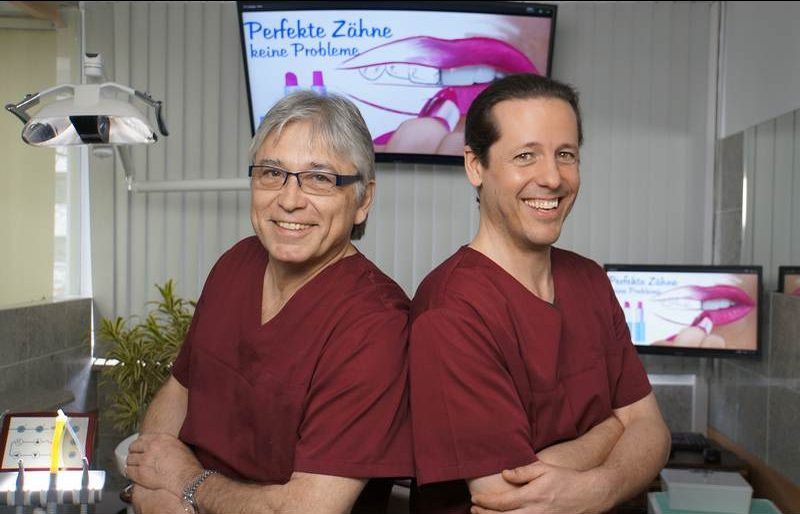 Unsere Zahnärzte bei Zahnarzt München perfekte Zähne keine Probleme für Patienten unserer Zahnärzte
