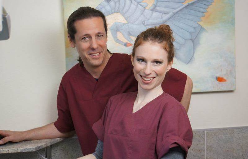 Spezialisten bei Zahnarzt München arbeiten Hand in Hand Richard Forster Zahnarzt Zahntechnikmeister - Johanna Forster ästhetische Füllungen Wurzelfüllungen